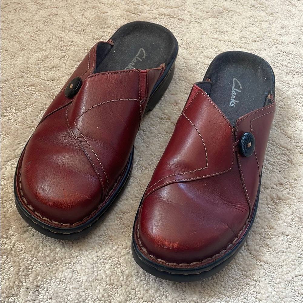Clarks women’s Brown Leather Slip-On Shoes